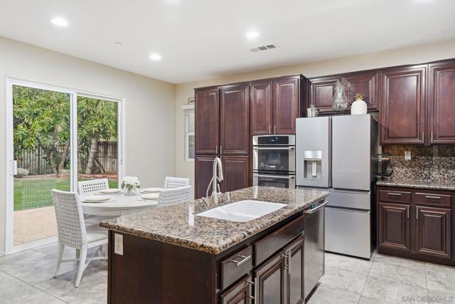 2923 Oro Blanco Cir, Escondido CA: https://media.crmls.org/mediaz/a2285ce0-bca1-4c66-a7c4-4a1ea7678b66.jpg