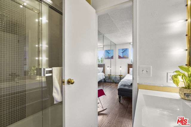 100 S Doheny Drive, Los Angeles CA: https://media.crmls.org/mediaz/a2289b7c-8362-4be7-81bb-5330a674bdbb.jpg