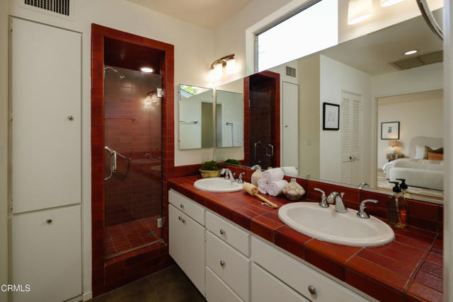 5445 La Crescenta Avenue, La Crescenta CA: https://media.crmls.org/mediaz/a228a04f-48a7-40b0-ab57-f4fc89023645.jpg