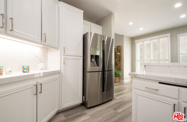 596 Fenwick Way, Simi Valley CA: https://media.crmls.org/mediaz/a228cd60-8dc4-4c6a-8e47-55f1b3813ec7.jpg