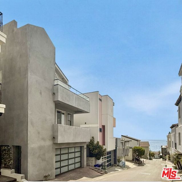 209 19th Street, Manhattan Beach CA: https://media.crmls.org/mediaz/a228f3ae-2190-492a-88bc-4a1ad068212c.jpg