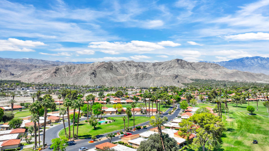 https://media.crmls.org/mediaz/a2292d25-5d7c-4789-bc93-8d37df77ef86.jpg?preset=X-Large