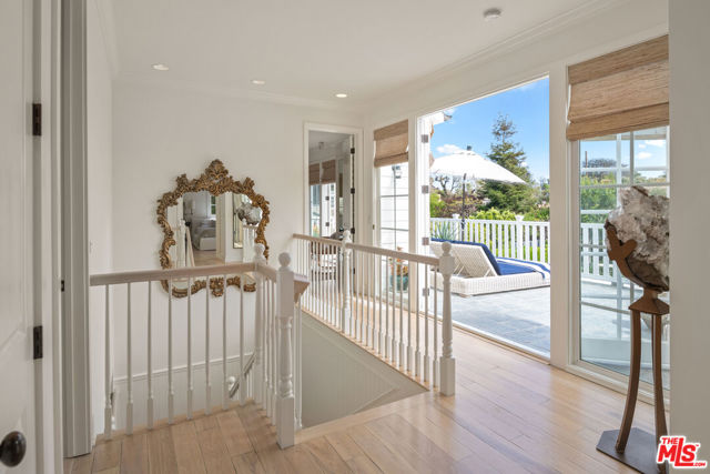 28870 Hampton Place, Malibu CA: https://media.crmls.org/mediaz/a22972d9-85f7-4297-9a28-1d0e745f9607.jpg