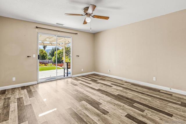 16579 Daza Dr, Ramona CA: https://media.crmls.org/mediaz/a229ffa7-5c68-4bd9-ae9b-46795a34476e.jpg