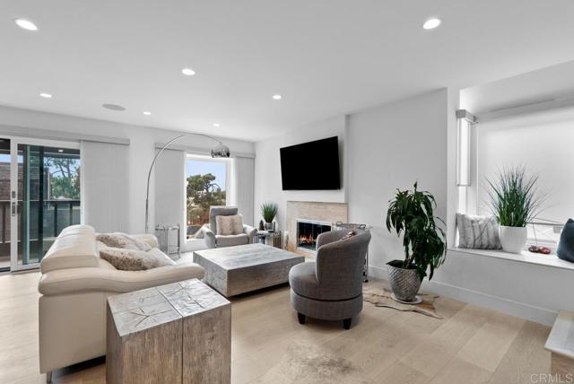 2191 Caminito Del Barco, Del Mar CA: https://media.crmls.org/mediaz/a22a6997-2e69-4143-8cdc-05c1dfcf0a7f.jpg