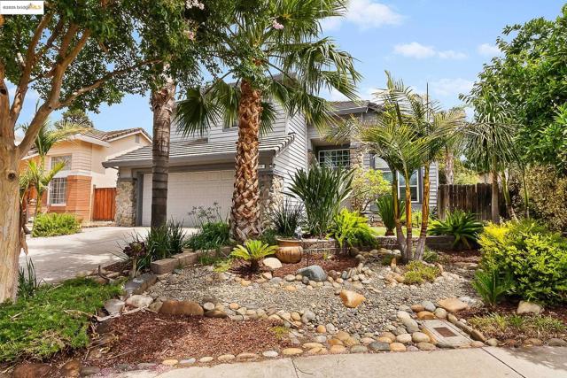 20 Goldmeadow Ct, Brentwood CA: https://media.crmls.org/mediaz/a22a9d6c-a505-439d-b198-c10872be6f76.jpg
