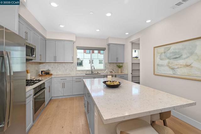 33105 Via Vicenza, San Ramon CA: https://media.crmls.org/mediaz/a22ab68b-dbb9-41ee-b6f5-07423bb8bb66.jpg