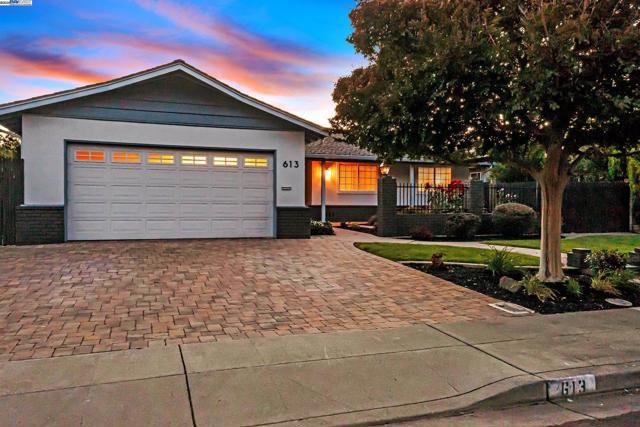 613 Joyce St, Livermore CA: https://media.crmls.org/mediaz/a22abaeb-55c0-4fc5-bff8-38b8270fa3b5.jpg