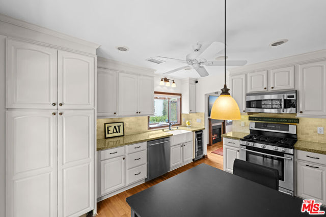 8265 Romaine Street, West Hollywood CA: https://media.crmls.org/mediaz/a22ac7a0-2353-467d-a8e6-cee5ac17e632.jpg