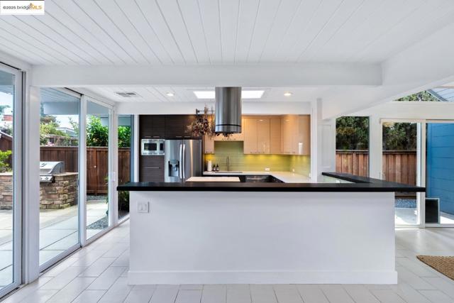 4003 Santa Fe CT, Concord CA: https://media.crmls.org/mediaz/a22b2320-fbc5-4f3b-b857-d317fedf84fb.jpg
