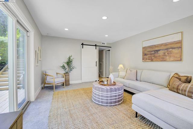 382 Castello Rd, Lafayette CA: https://media.crmls.org/mediaz/a22b4bd4-bfa9-43cd-800f-59a78255a141.jpg