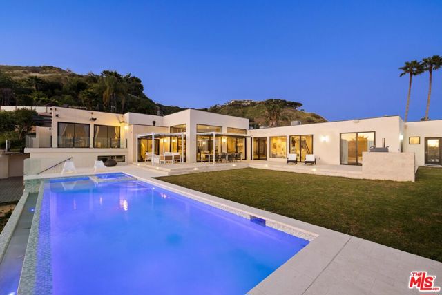 971 Enchanted Way, Pacific Palisades CA: https://media.crmls.org/mediaz/a22be0a4-00a6-41ac-bb34-0e648e186b18.jpg