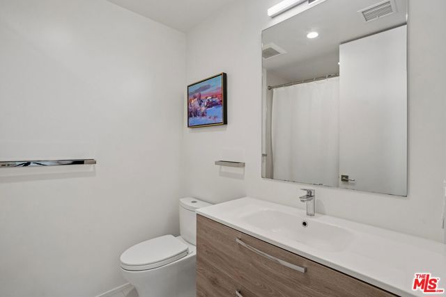 2215 5th Street, B photo 27