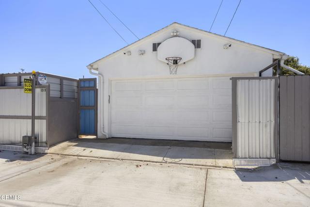 1213 Doris Avenue, Oxnard CA: https://media.crmls.org/mediaz/a22c8893-f3d2-48e0-bed1-dc07106ebc46.jpg