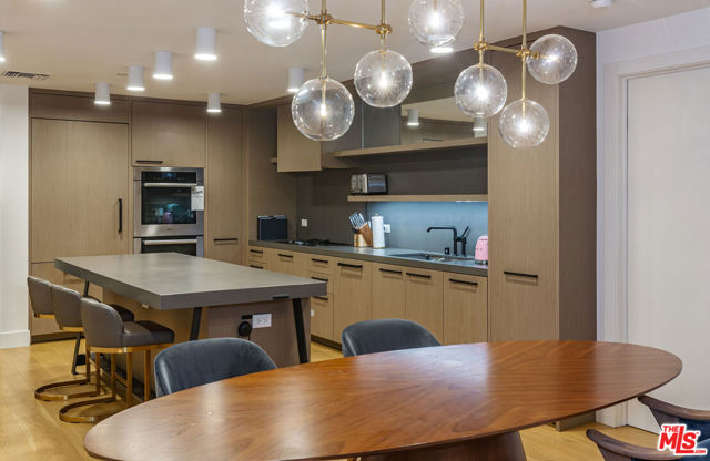 10777 Wilshire Boulevard, Los Angeles CA: https://media.crmls.org/mediaz/a22c8cbe-46bd-48b9-b53c-45d5c5f54fd0.jpg