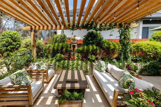 2708 Grove Ave, Carlsbad CA: https://media.crmls.org/mediaz/a22d4370-f87f-4d04-bc47-d1a9bf6bd370.jpg