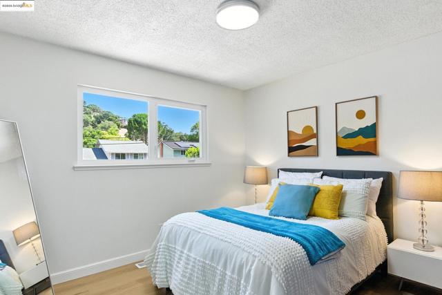 499 Blackstone Drive, San Rafael CA: https://media.crmls.org/mediaz/a22dc837-b2b3-4181-9120-74e7c96f7b52.jpg
