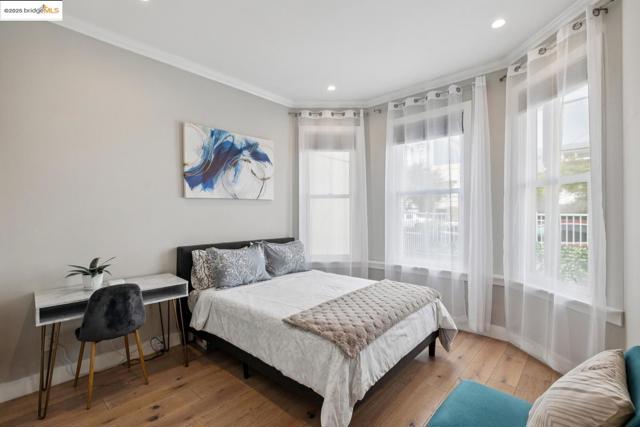 1537 Revere AVE, San Francisco CA: https://media.crmls.org/mediaz/a22e59e0-e352-4abf-965a-78b94795cd2f.jpg