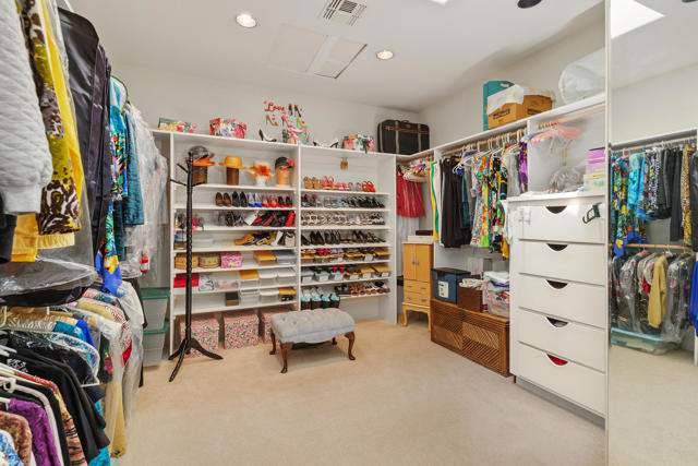 346 Crest Lake Drive, Palm Desert CA: https://media.crmls.org/mediaz/a22e5b28-d2a4-4060-97f8-b064bb6ac7f1.jpg