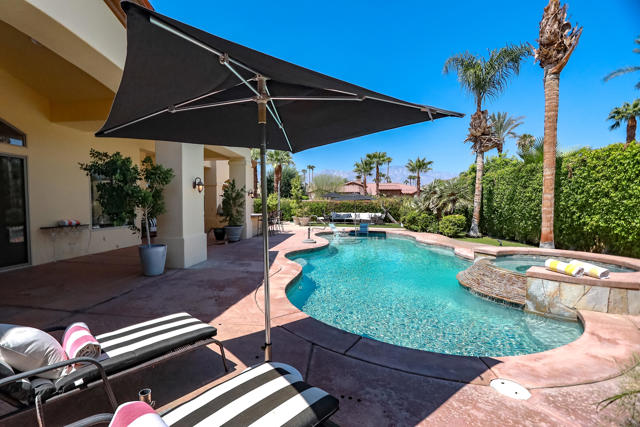 16 Villaggio Place, Rancho Mirage CA: https://media.crmls.org/mediaz/a22e9a52-3d34-4293-95cc-880b20ed2b4a.jpg