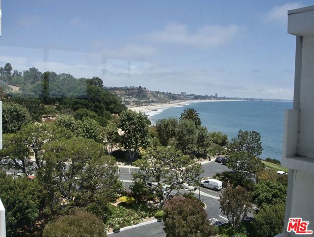 17352 West Sunset Boulevard, 706 photo 7