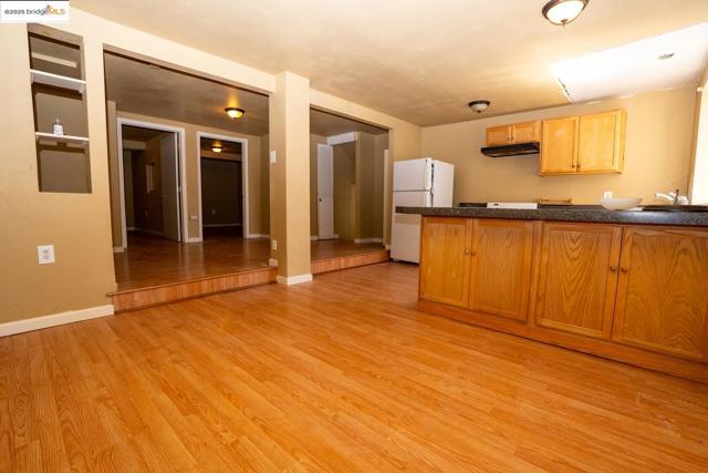 6084 Monterey AVE, Richmond CA: https://media.crmls.org/mediaz/a22ed5b9-3f8d-46ea-84b6-06e839698da2.jpg