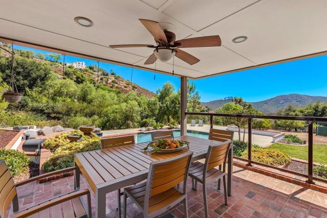 3453 Via Loma Vista, Escondido CA: https://media.crmls.org/mediaz/a22ef171-6d48-4617-8709-6e9d77813ea2.jpg