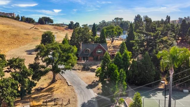 2295 Mcdonald Lane, Morgan Hill CA: https://media.crmls.org/mediaz/a22ff159-3bd6-441f-9bf8-186196e56555.jpg