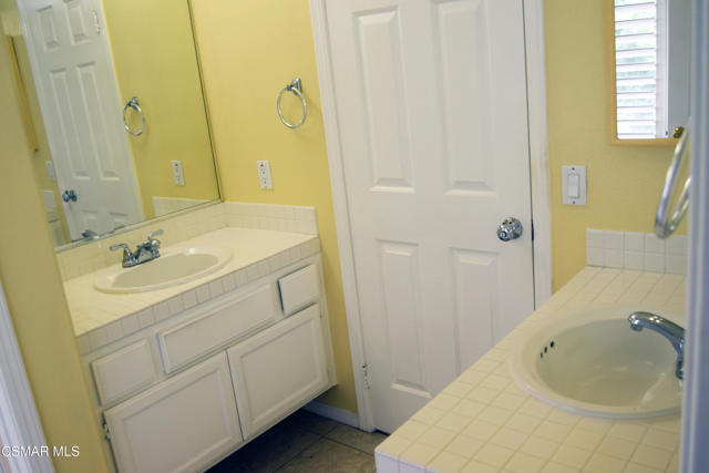 2324 Solway Court, Thousand Oaks CA: https://media.crmls.org/mediaz/a23030a0-b897-4966-943e-97c9a2d1f23e.jpg