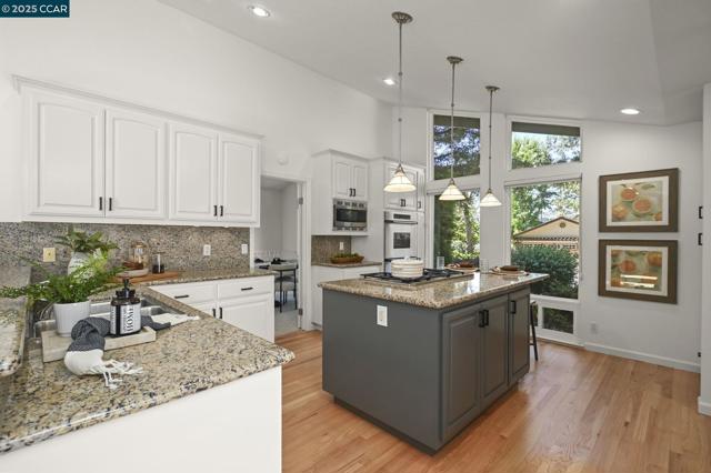 1023 White Gate Rd, Alamo CA: https://media.crmls.org/mediaz/a230fb18-1f62-4c9c-bea0-0a4c8ab28916.jpg