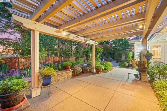 444 Cabonia Ct, Pleasanton CA: https://media.crmls.org/mediaz/a231059b-f15d-4cd4-9753-f55998ab4035.jpg