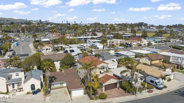 2149 Monmouth Drive, Ventura CA: https://media.crmls.org/mediaz/a231461b-2886-4cea-be41-d5ac35446dc0.jpg