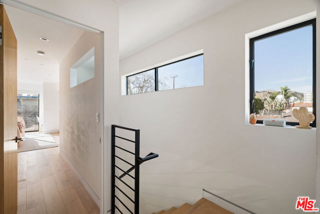 820 N Formosa Avenue, Los Angeles CA: https://media.crmls.org/mediaz/a2315506-a439-4699-bc6b-3061c1fdc42f.jpg