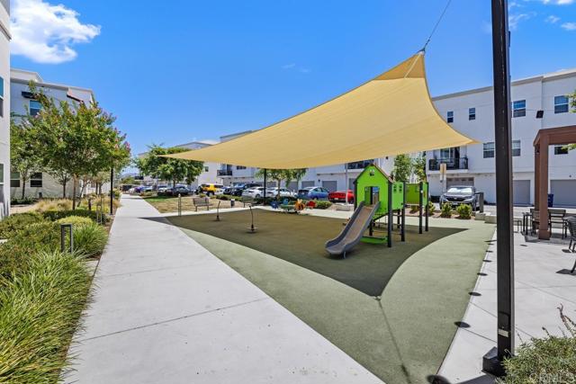 2040 Mindoro Lane, Chula Vista CA: https://media.crmls.org/mediaz/a2339ecd-6024-4f60-855b-b6cdee56e334.jpg