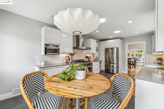 714 Evelyn Ave, Albany CA: https://media.crmls.org/mediaz/a233ad71-6491-499c-888f-3d2442285f94.jpg