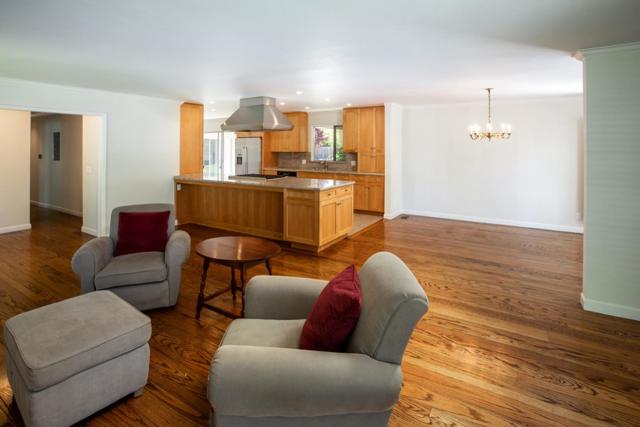 1850 White Oak Drive, Menlo Park CA: https://media.crmls.org/mediaz/a233d9da-9f9c-4cce-851c-7fc3504a550b.jpg