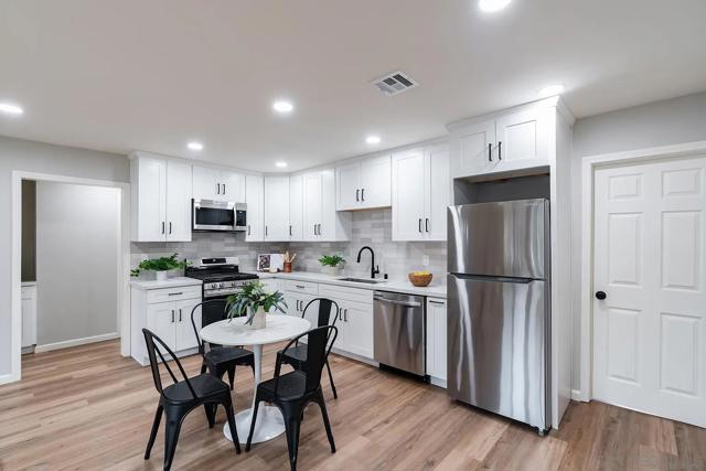 5270 Trojan Ave, San Diego CA: https://media.crmls.org/mediaz/a2342856-a312-4481-920b-b3cf1329e007.jpg