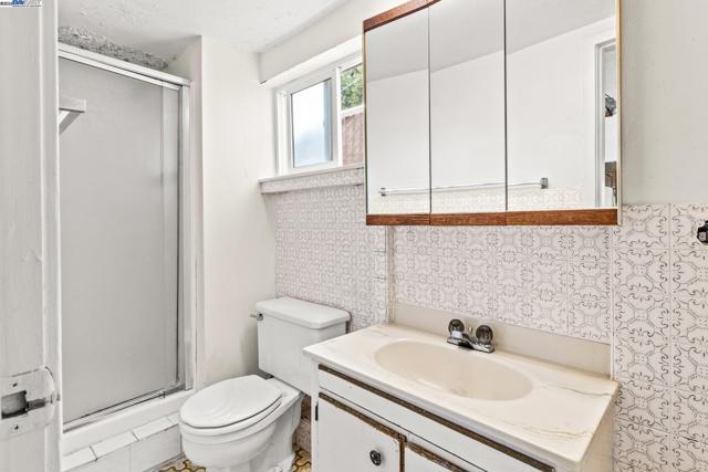 18289 Meekland Ave, Hayward CA: https://media.crmls.org/mediaz/a234441a-28a2-4b60-a066-6b8a1f91aac7.jpg
