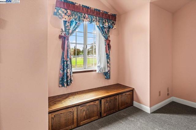 4095 Robin Ln, Castro Valley CA: https://media.crmls.org/mediaz/a234efca-a93e-424d-9848-f182133e7ff6.jpg