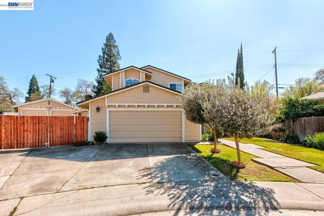 8524 Oak Harbour Ct, Fair Oaks CA: https://media.crmls.org/mediaz/a2365b84-582b-4cb6-8372-47d54f19a775.jpg