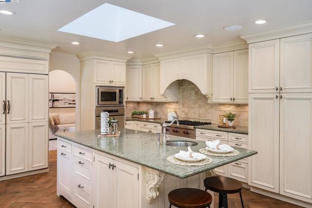 20 Donna Ln, Danville CA: https://media.crmls.org/mediaz/a2369940-bf14-462e-879d-9bbaed43baa1.jpg
