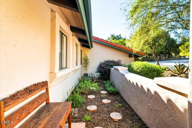 515 Del Oro Drive, Ojai CA: https://media.crmls.org/mediaz/a236c62a-35be-4164-b065-592739159f7b.jpg