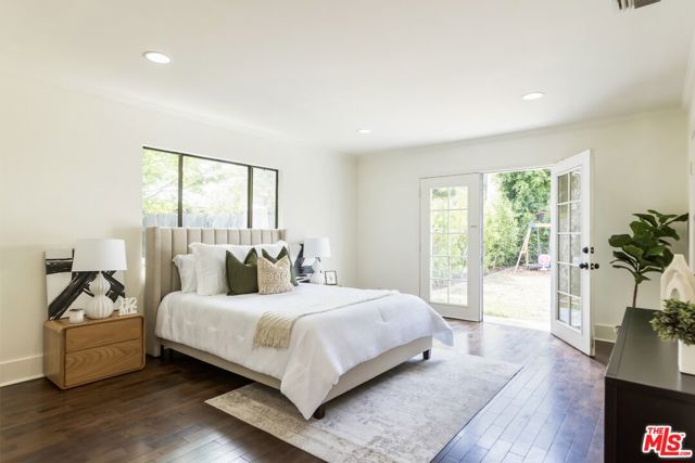 719 N Gardner Street, Los Angeles CA: https://media.crmls.org/mediaz/a23778e6-1eb0-469d-85ba-fb146ffdc0fe.jpg