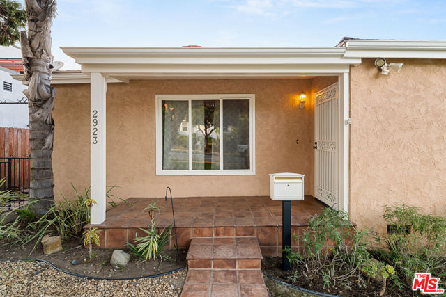 2923 Urban Avenue photo 3