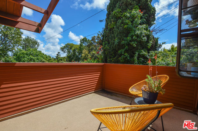 11136 Lucerne Avenue, Culver City CA: https://media.crmls.org/mediaz/a237b050-68af-44ac-a3b0-ad18146c9038.jpg