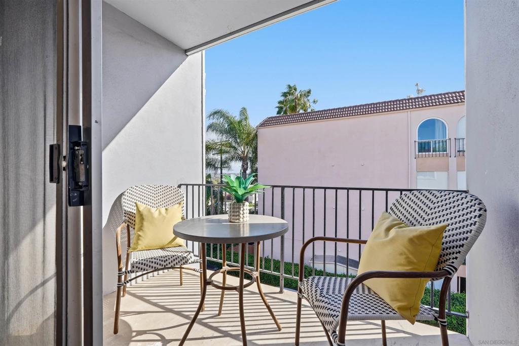 4750 Noyes St - photo 13