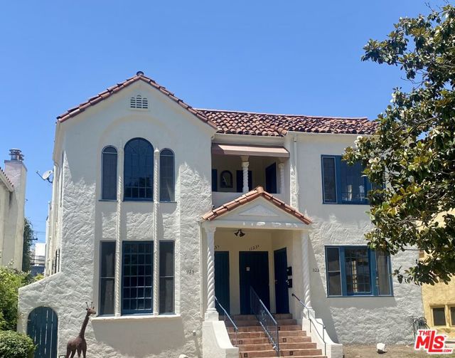 1123 S Citrus Avenue, Los Angeles CA: https://media.crmls.org/mediaz/a238c839-4811-42c5-ae71-212111996d3b.jpg