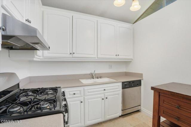 31505 Lindero Canyon Road, Westlake Village CA: https://media.crmls.org/mediaz/a238cf97-a5da-4b9b-84da-a57ebbe7ce30.jpg