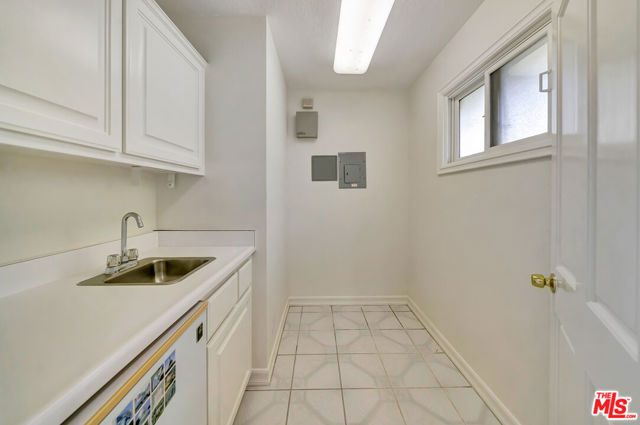 1100 Rodeo Road, Arcadia CA: https://media.crmls.org/mediaz/a2390545-27f2-48c4-b10b-7dfae49edff8.jpg