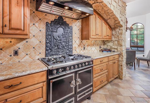 18113 El Brazo, Rancho Santa Fe CA: https://media.crmls.org/mediaz/a23913d2-d5d8-48f4-aff9-010784bb8b51.jpg